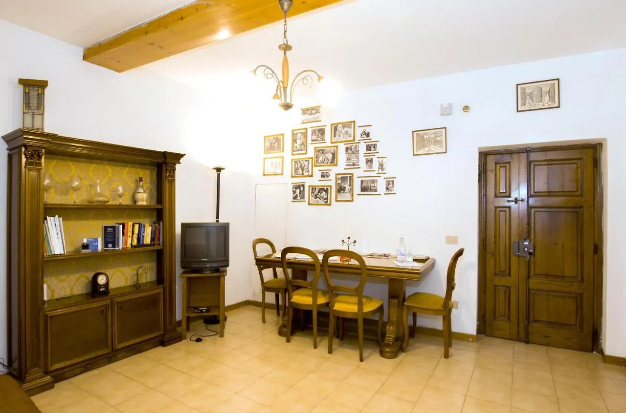 Cheap Apartment In The Old Village Colle Val D'Elsa Italy