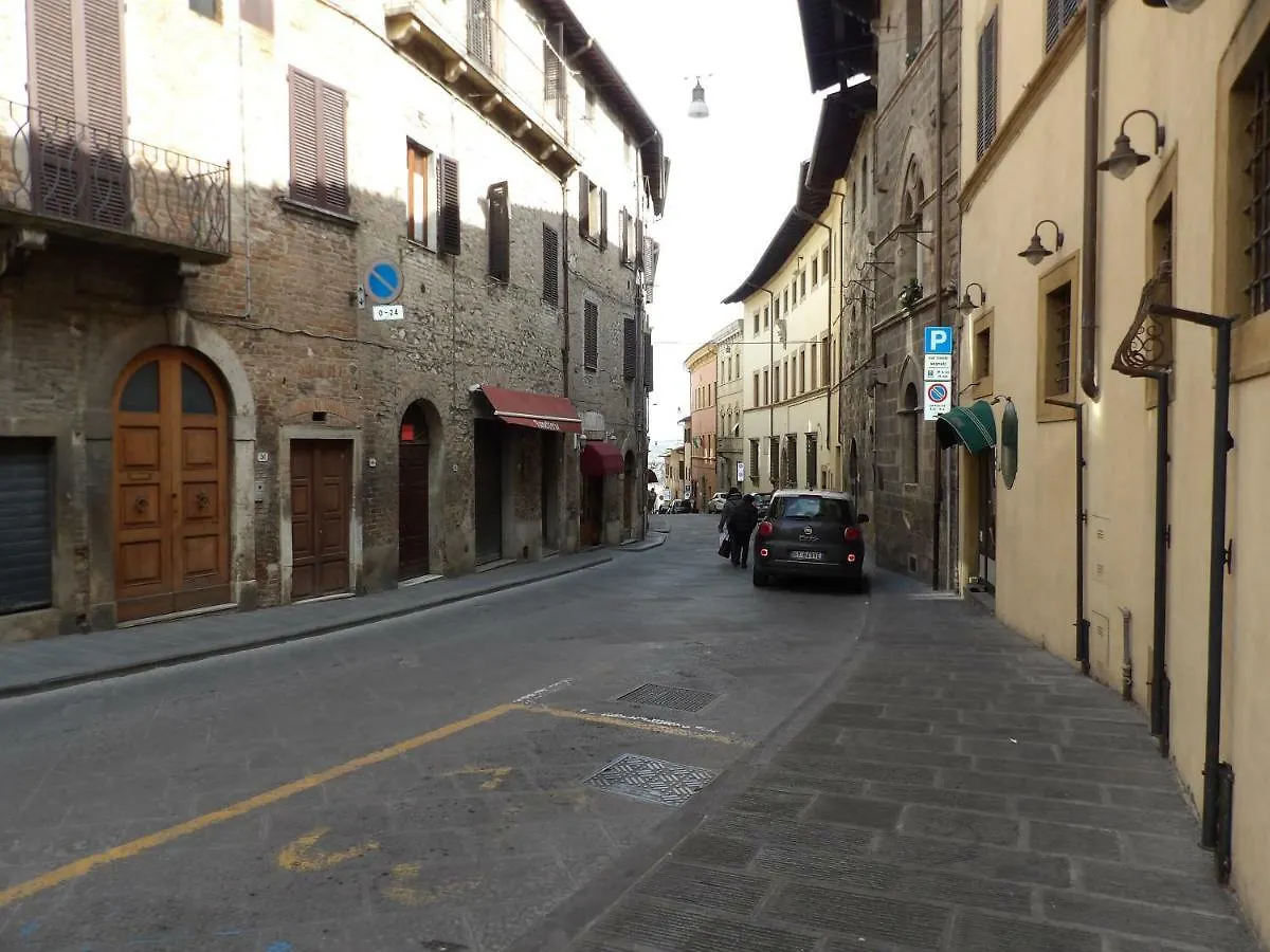 Cheap Apartment In The Old Village Colle Val D'Elsa Italy